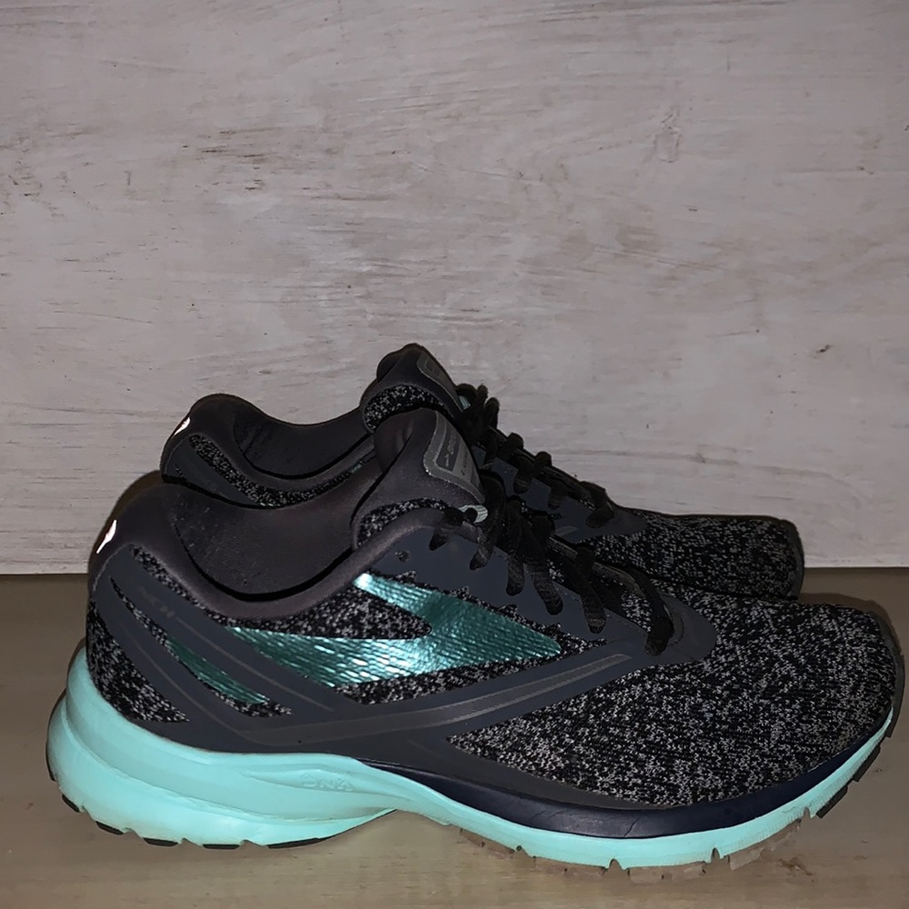 Women’s Brooks Sz 7.5
